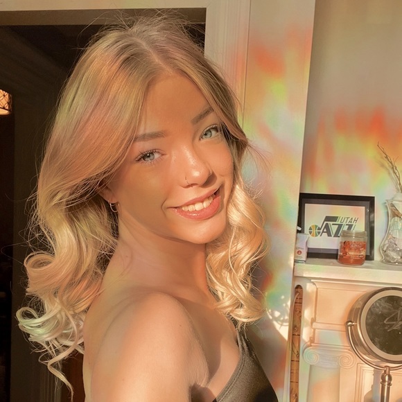 Meet your Posher, Hailey - Picture 1 of 1